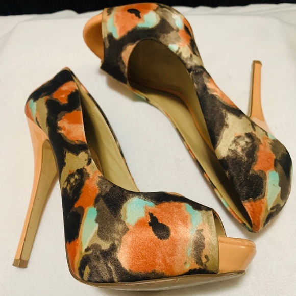 ALDO opened toe pumps with matching clutch - Picture 4 of 5